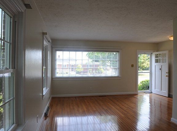 4th image of 761 Elmwood Dr
