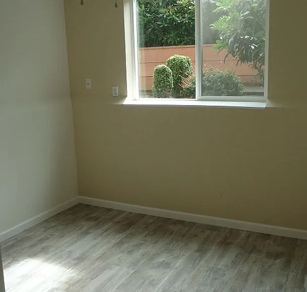 Glenview West Apartments — Photo 38
