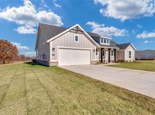 104 Parkhurst Dr, Boyd, TX 76023