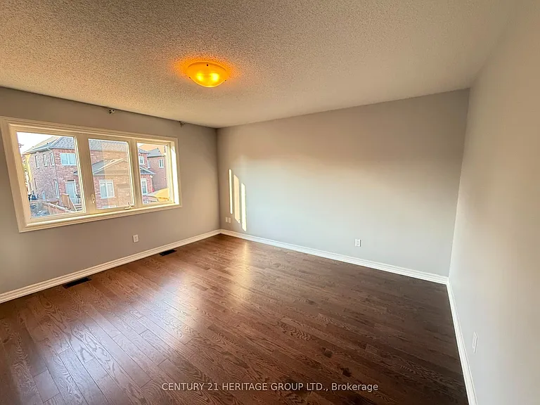 99 Cayton Cres — Photo 13