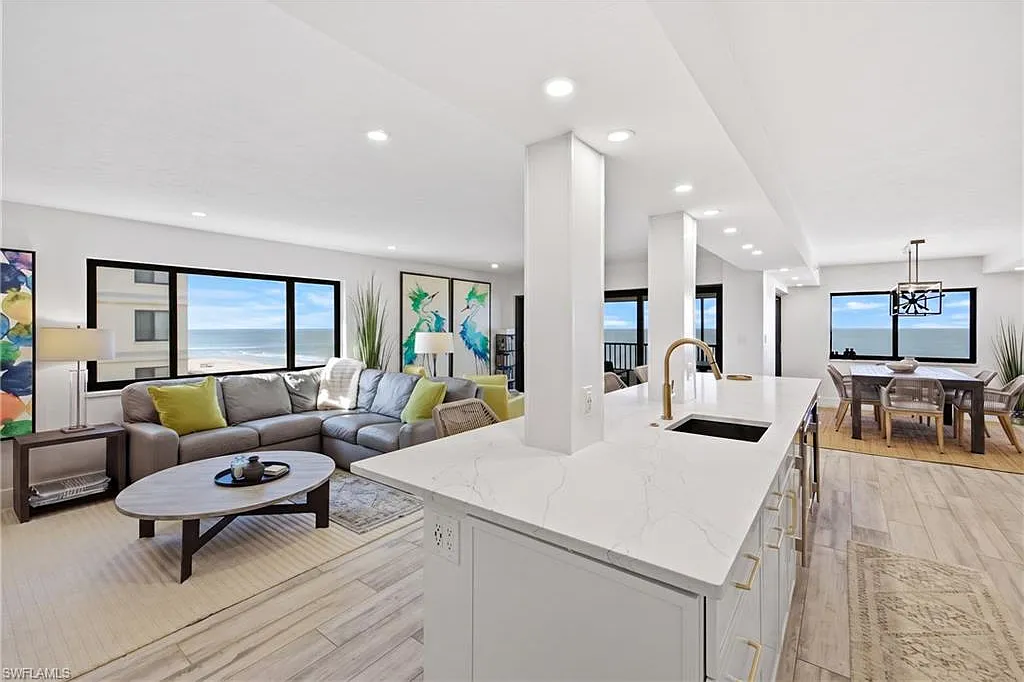 Pelican Pointe Condo — Photo 4