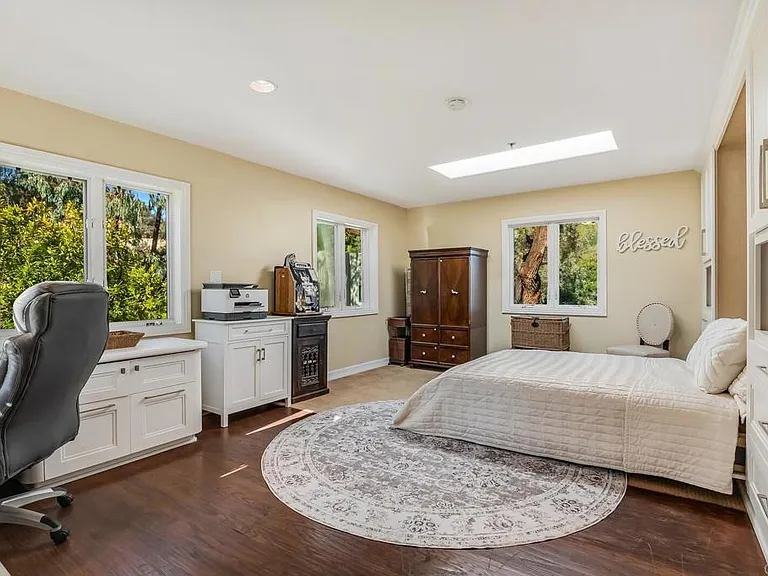 136 Hummingbird Hl — Photo 25