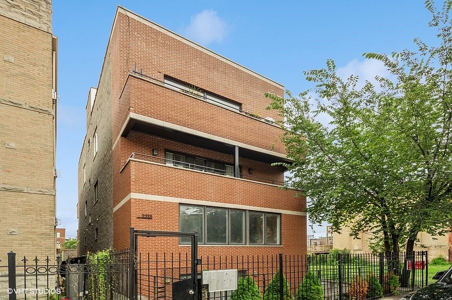 1st image of 2213 W Warren Blvd APT 1N