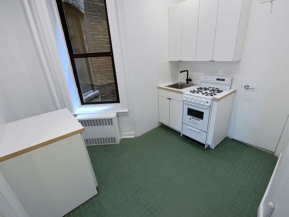 3rd image of 190 6th Ave APT 2RS