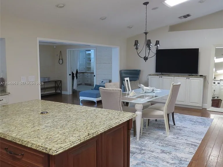 542 N Cypress Dr #542 — Photo 6