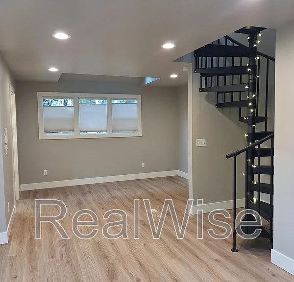 126 Strawberry Ln — Photo 4