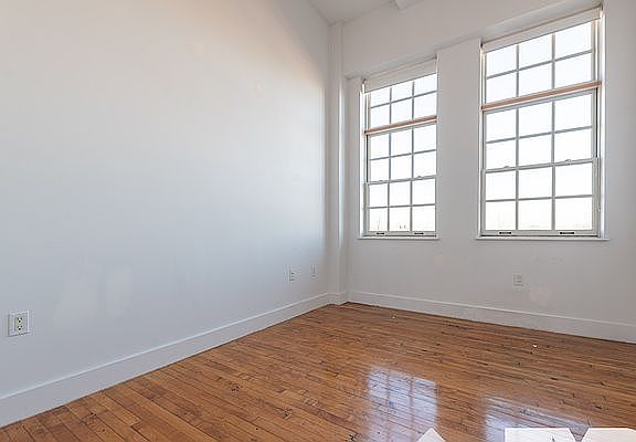2nd image of 180 Bainbridge St #202