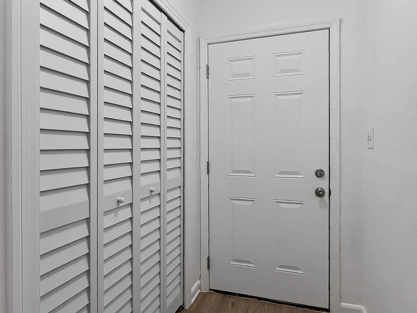 Spacious 3-Bedroom Home in Arlington! — Photo 3