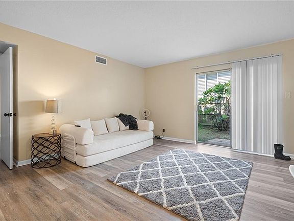 3rd image of 6527 Old Shell Rd APT 22