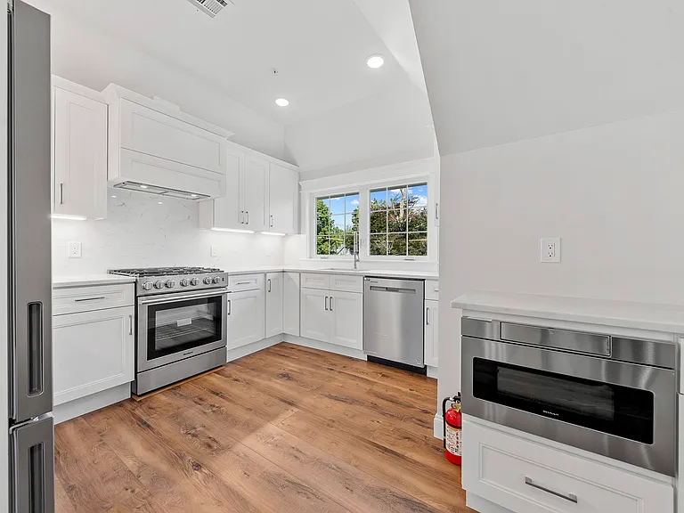 389 Spring Ave #C — Photo 13