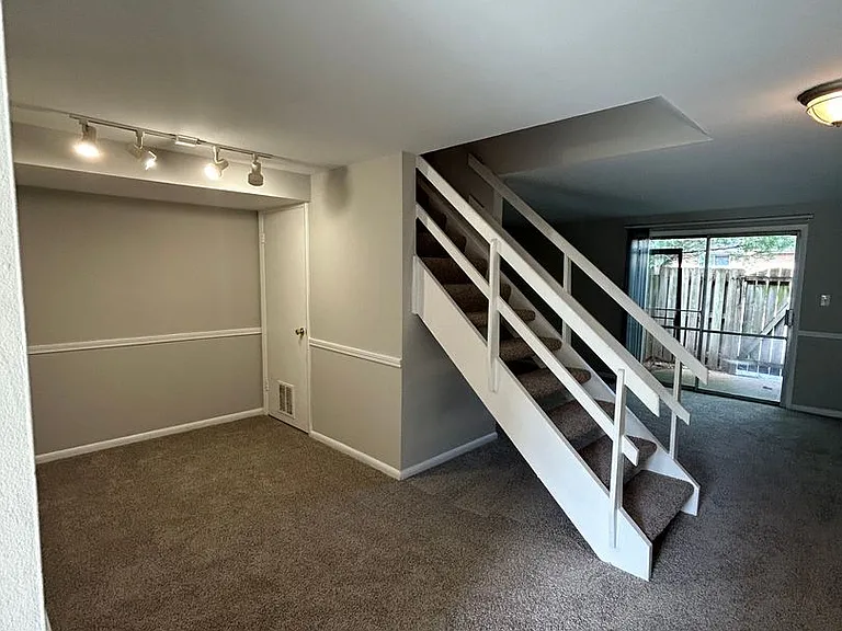 Coventry Court Townhomes — Photo 71