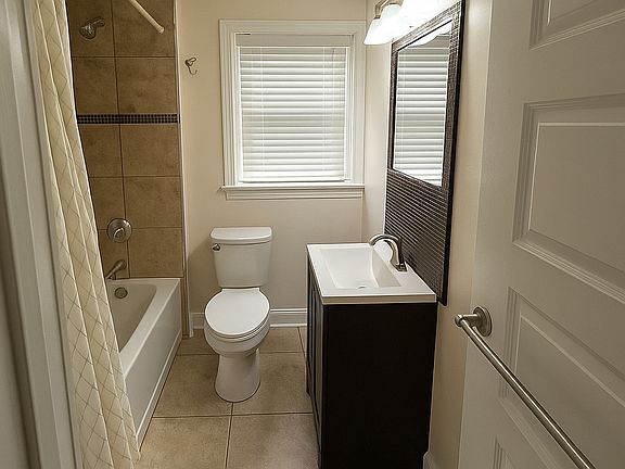 4th image of 2133 Linden St