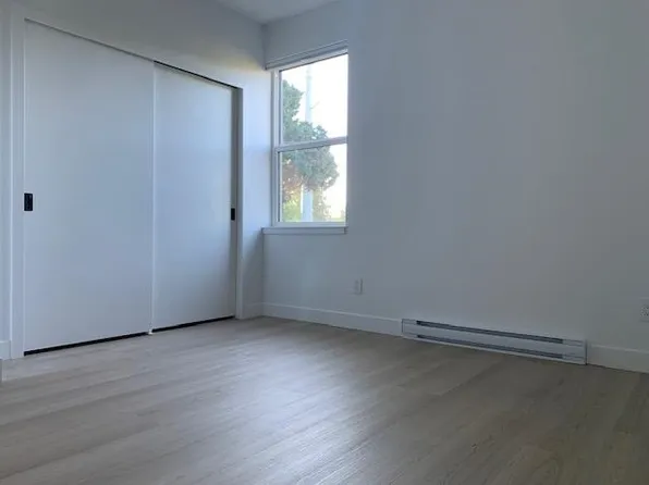 938 53a St #B, Delta, BC V4M 3C9