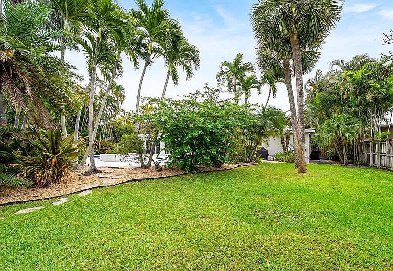 1733 Coral Gardens Dr — Photo 43