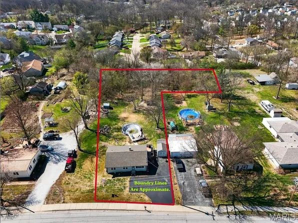 839 Caulks Hill Rd, Saint Charles, MO 63304