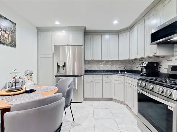 366 Cottonwood Way, Mahwah, NJ 07430