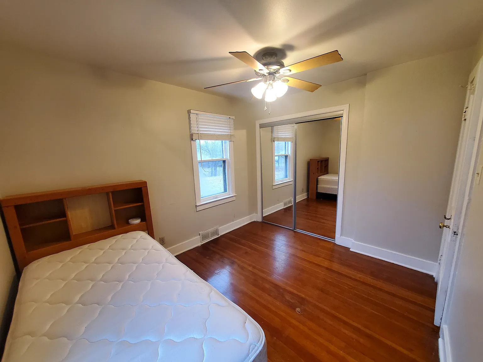 1 bed, 700 sqft, $1,100 — Photo 2
