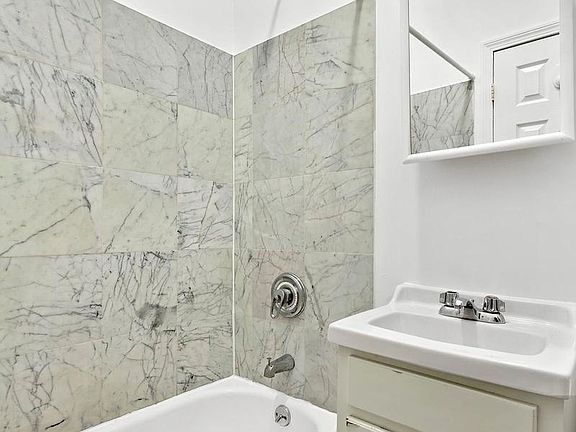 4th image of 416 W 52nd St #17
