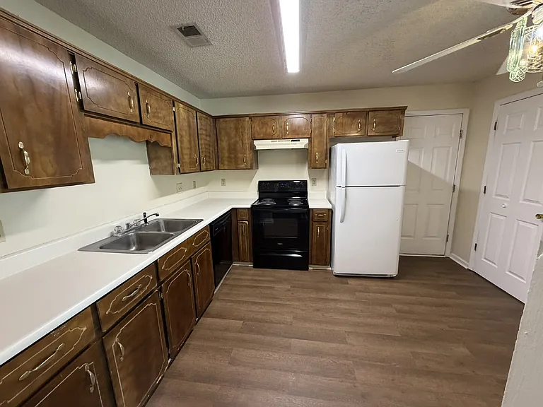 1477 Ben Gay Way — Photo 4