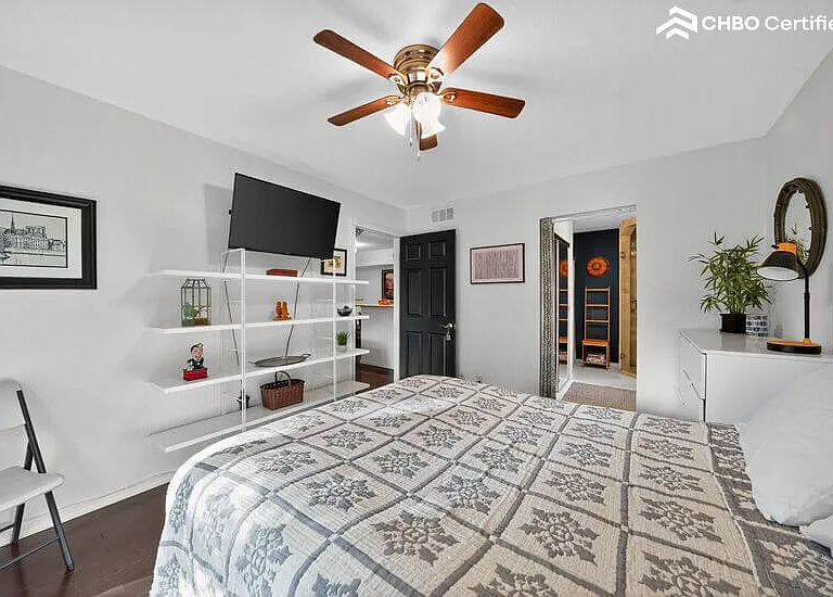 Second bedroom with TV