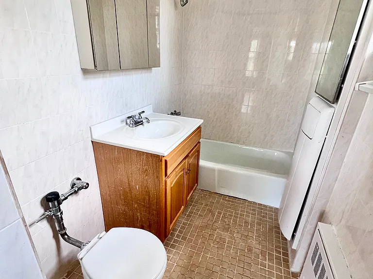 4430 Douglaston Pkwy #6H — Photo 18