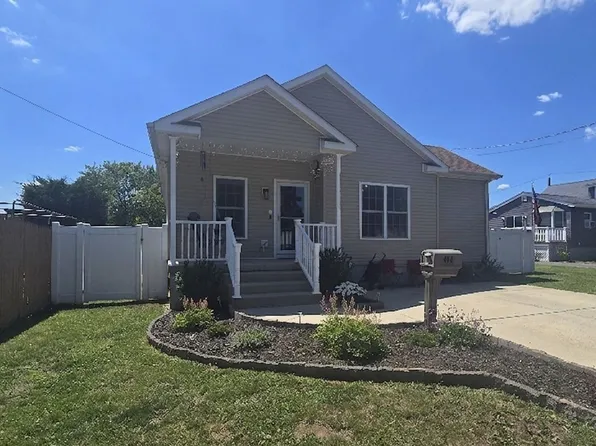 402 Gloucester Ave, Magnolia, NJ 08049