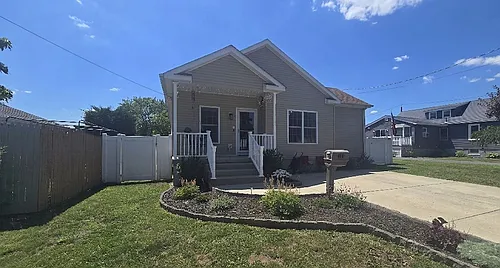 402 Gloucester Ave Photo 1