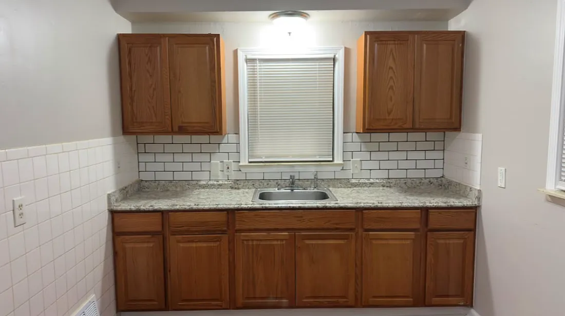 2 bed, 900 sqft, $1,100 — Photo 3