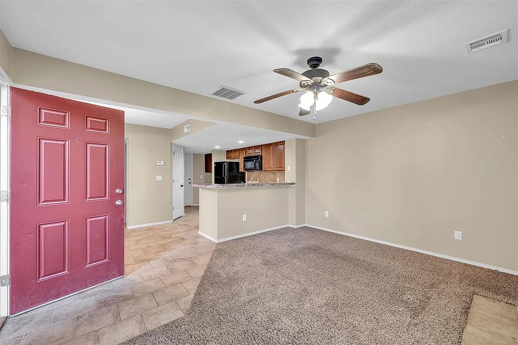 2 bed, 777 sqft, $1,195 — Photo 2