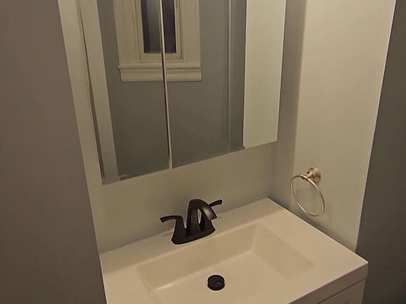 3rd image of 4525 S Vincennes Ave #3