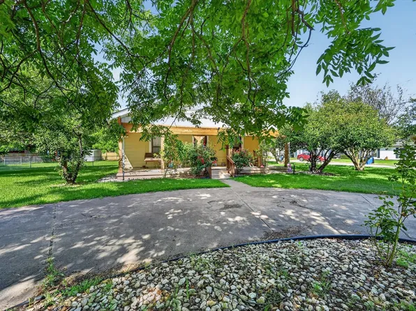 801 S Hall St, Ennis, TX 75119