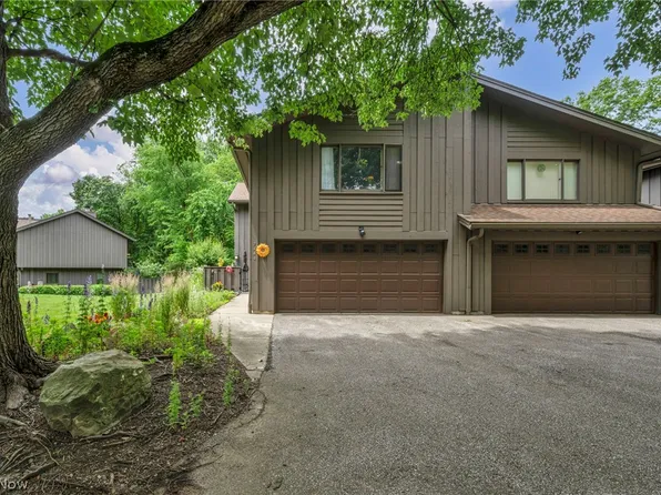7444 Mill Race Ln, Northfield, OH 44067