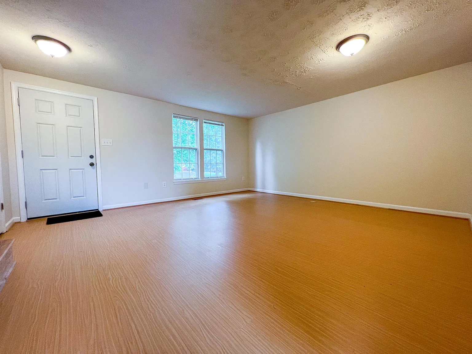 3 bed, 3.5 bath, 1740 sqft, $2,600 — Photo 4