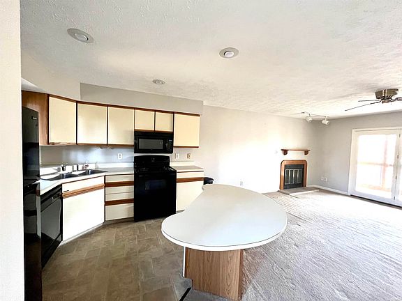 2nd image of 9419 S Pointe Retreat Dr #77