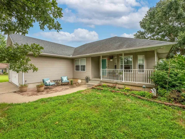 1802 E 22nd St, Sedalia, MO 65301