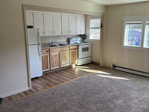 2nd image of 974 Gilmore St #D