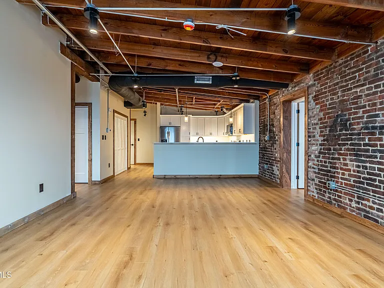 453 E Main St #700 — Photo 8