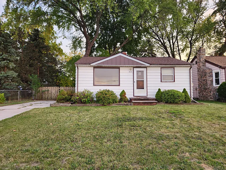 1615 W Mason St — Photo 1