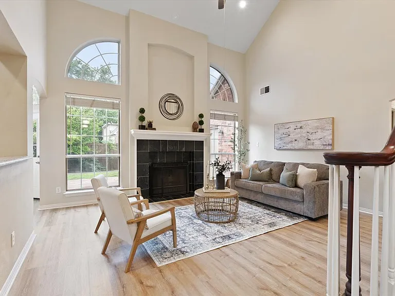 2633 Shadow Hill Ln — Photo 9