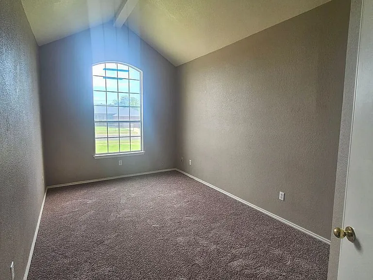 1706 Caprock Dr — Photo 8