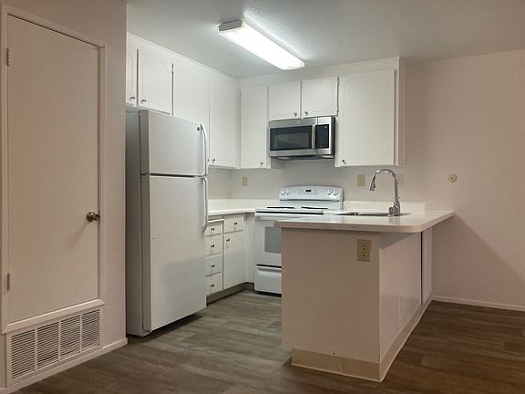 5th image of 521 Mission Pl