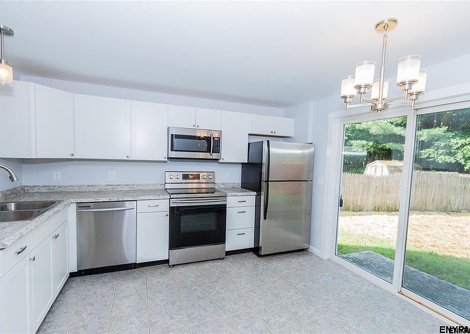 1st image of 105 Arrow Wood Pl