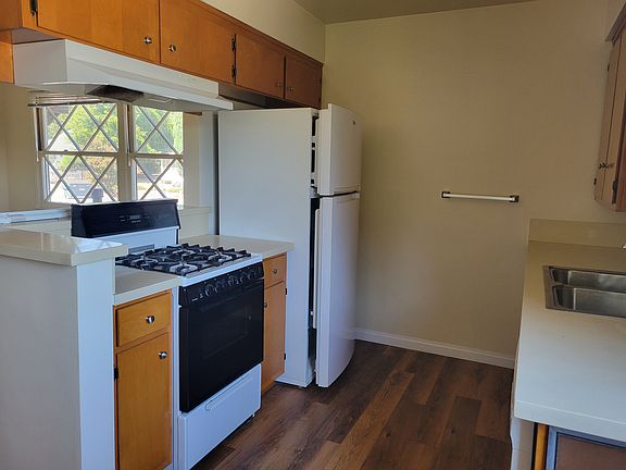 4th image of 252 Mariposa Ave APT C