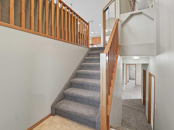 2nd image of 193 Westgate Cres