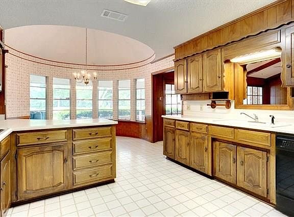4th image of 6912 Miramar Cir