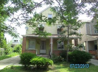 829 Whitcomb Rd, Cleveland, OH 44110