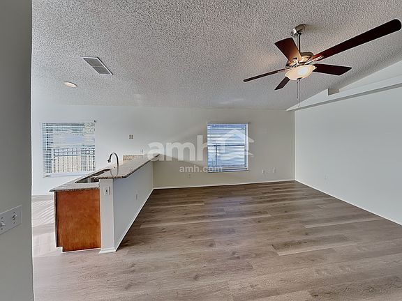 4th image of 1431 Londra Ln