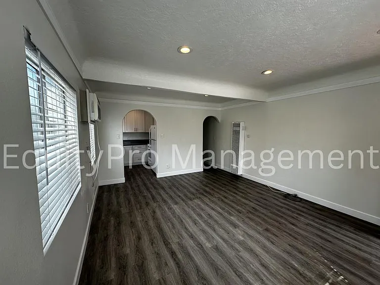 5583 California Ave — Photo 11