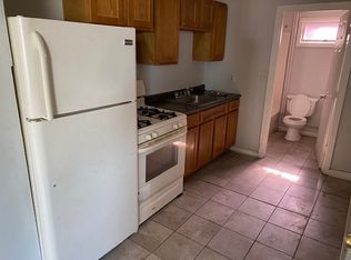 52 Marshall St #1, Lowell, MA 01851