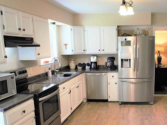 3rd image of 3010 McFadden Dr